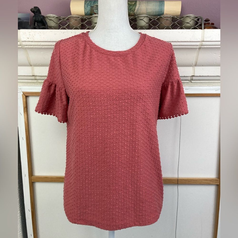 W5 beautiful Swiss dot top w/flounced sleeves w/dot crochet lace trim